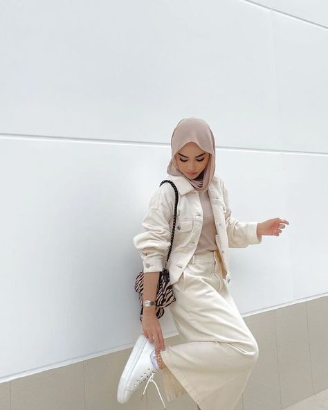 Street Style Dresses with Hijab for Girls Pretty Summer Outfits Modest, Outfits For Hijab, Outfits Aesthetic Hijab, Elastic Outfit, Summer Outfit Hijab, Outfits With Hijab, Casual Outfits Hijab, Street Style Hijab, Fotografi Fesyen