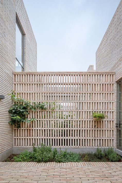 white clay brick residence revolves around interior courtyards in mexico city Brick Architecture, Brick Facade, Brick Walls, Patio Interior, Design Exterior, Brick Design, Facade Architecture, Brickwork, Facade Design