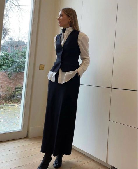 Black Waistcoat Outfit Women, Black Waistcoat Outfit, Waistcoat Outfit Women, Waistcoat Outfit, Black Tie Dresses, Rok Outfit, Tie Dresses, Waistcoat Woman, Work Fits