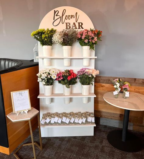 Diy Flower Cart Ideas, Diy Bouquet Station, Flower Making Station, Florist Organization Ideas, Flower Bar Set Up, Diy Flower Display Stand, Bloom Bar Ideas, Small Flower Shop Interiors, Flower Bar Ideas