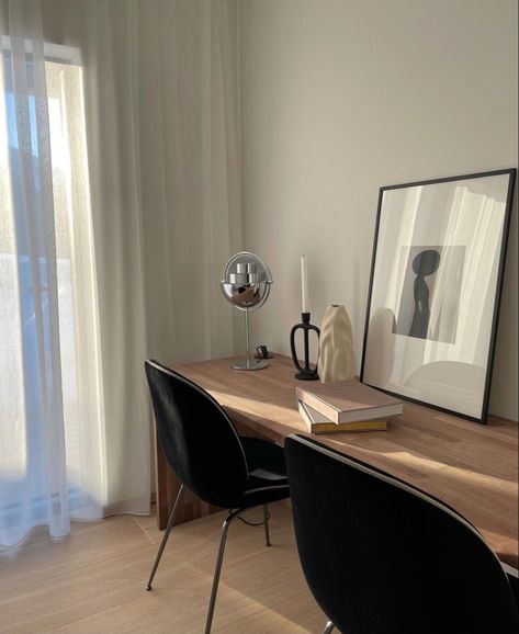 Office Beige Aesthetic, Simple Office Aesthetic, Home Office Decor Minimalist, Black And Beige Interior Design, Black And Beige Office, Beige And Black Office, Desk Table Ideas, Minimalist Office Ideas, Beige Apartment Aesthetic