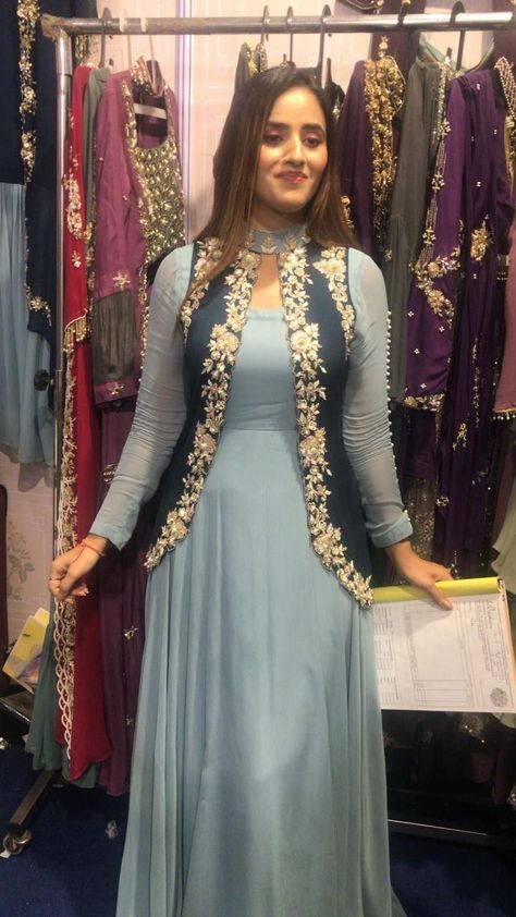 Long Gown Design, Latest Dress Design, Designer Kurti Patterns, Long Dress Design, Kurti Designs Party Wear, Sleeves Designs For Dresses, Beautiful Dress Designs, Designer Party Wear Dresses, Designer Dresses Casual