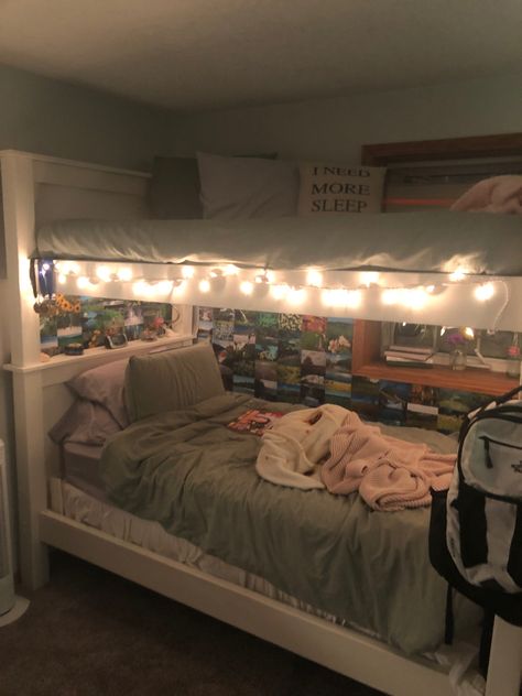 Room Ideas With A Bunk Bed, Bedroom Inspo Bunk Bed, Shared Bedroom Ideas Bunkbeds, Room Ideas For Two Sisters Aesthetic, Bedroom Ideas 2 People, Bedroom Ideas Bunkbeds, Room Ideas Bunk Beds Aesthetic, Bottom Bunk Bed Decorating Ideas, Top Bunk Ideas