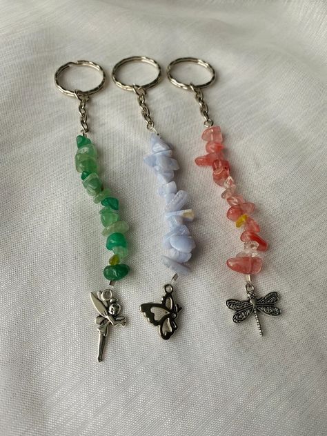 Cute Homemade Keychains, Diy Beaded Keychain Ideas, Glass Bead Keychain, Cute Keychain Ideas Diy, Home Made Keychains, Cute Diy Keychains, Handmade Keychains Diy, Beads Keychain Ideas, Key Chains Diy Handmade