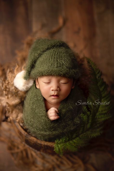 Newborn Sibling, Born Photography, Newborn Photography Boy, Baby Shoot, Newborn Baby Photos, Foto Baby, Forest Theme, Newborn Baby Photography, Newborn Photoshoot