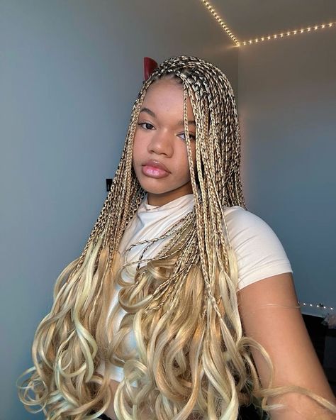 Winter Braid Colors, Color 613 Braids, Colour 613 Braids, Color 613 Knotless Braids, Hair Aesthetic Braids, Winter Box Braids, Light Blonde Braids, Knotless Braids With Curled Ends, 613 Box Braids