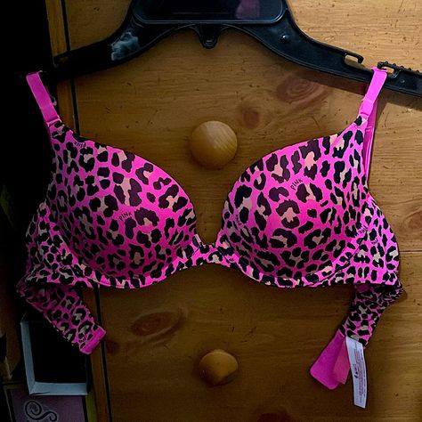 Never Worn Brand New Pink Victoria Secret Hot Pink Cheetah Y2k Push Up Bra 34b (78% Nylon - 22% Elastane) Never Worn Condition. Offers Accepted! Y2k Loungewear, Hot Pink Outfits, Y2k Cheetah Print, Birthday Checklist, Y2k Mcbling, Hot Pink Bra, Victoria Secret Outfits, Scene Outfits, Pink Cheetah