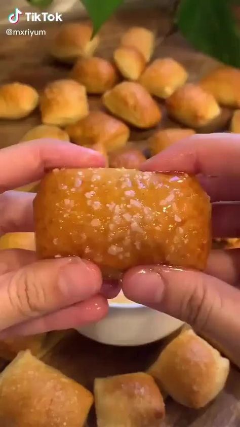 Video memes BAlCsPao8 by flexo1012: 28 comments - ) Mini Pretzel Bites, Homemade Cheese Dip, Pretzel Bites Recipes, How To Make Home, Pretzel Recipe, Cheese Dip Recipe, Tandoori Masala, Yummy Comfort Food, Homemade Cheese