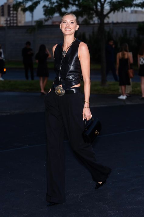 Cette tendance nous sauve toujours la mise lorsqu'on ne sait pas quoi porter | Vogue France Vogue France, Quoi Porter, Elsa Hosk, Total Look, Lady Gaga, Kendall Jenner, Porter, Vogue, Street Style