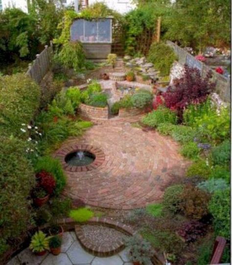 20+ Rustic Backyard Ideas & Designs - Budget-friendly Landscaping Ideas Rustic Courtyard, Brick Walkway, Rustic Backyard, Small Patio Garden, Patio Garden Design, Plants And Flowers, Small Garden Design, Small Gardens, Mini Garden