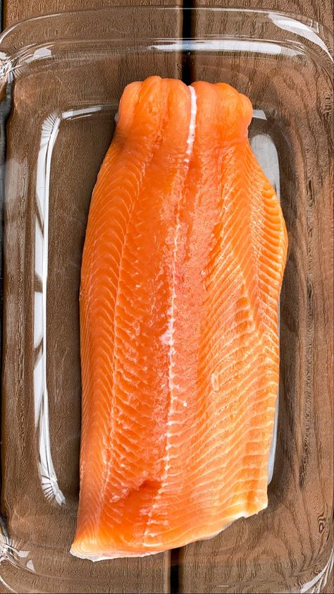 Poached Salmon Recipes, How To Poach Salmon, Poach Salmon, Dairy Free Icing, Cooking Salmon Fillet, Gluten Free Salmon, Poached Fish, Best Fish Recipes, Raw Salmon