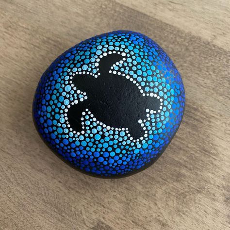 How To Paint A Turtle On Canvas, Sea Pebble Art, Sunrise Rock Painting, Painted Rocks With Dots, Dotted Rock Painting, Turtle Stone Painting, Dot Art Painting Easy, Turtle Rocks Painted Stones, Painted Rocks Dots