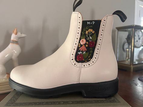 Wedding Blundstone, Embroidered Blundstone Boots, Embroidered Chelsea Boots, Blundstone Embroidery, Reception Shoes, Embroidery Boots, Blundstone Boots, Embroidered Boots, Perfect Wedding Shoes