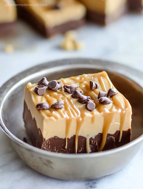 Caramel Coffee Fudge, Coffee Fudge Recipes, Chocolate Caramel Fudge, Coffee Fudge, Fudge Dessert, Dark Chocolate Caramel, Caramel Treats, Fudge Flavors, White Chocolate Fudge