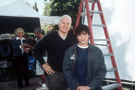 Steve Martin and Tom Welling on the set of Cheaper by the Dozen 2 #cheaperbythedozen2 #2005 #tombaker #charliebaker #stevemartin #tomwelling #behindthescenes #bts #filmstill #productionstill #2000snostalgia #early2000snostalgia #y2k Bonnie Hunt, Cheaper By The Dozen, Tom Baker, Tom Welling, Film Lovers, Steve Martin, 2000s Nostalgia, Whisks, Old Shows