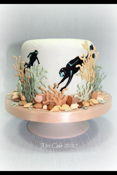 Undersea cake by Mrs Cake Diving Theme Cake, Diving Cake Ideas, Scuba Diving Birthday Cake, Scuba Diving Cake, Diver Cake, Scuba Cake, Diving Cake, Under The Sea Cakes, Beach Themed Cakes