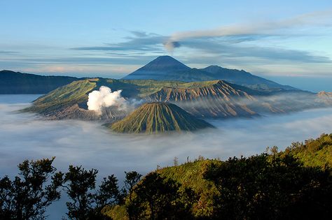 Mount Bromo - Indonesia Volcano Pictures, Malaysia Tour, Mount Bromo, Visit Maldives, Bali Villa, Premium Hotel, Best Honeymoon Destinations, Earth Pictures, Best Honeymoon