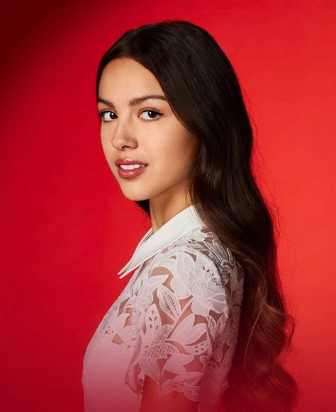 Olivia Rodrigo Updates on Instagram: “{NEW} New promo photo of Olivia Rodrigo for HSMTMTS Season Two via @brat’s Instagram story! ——————————- #oliviarodrigo #hsmtmts…” Nini Hsmtmts, Olivia Rodrigo Hsmtmts, Hsmtmts Season 3, Olivia Rodrigo Instagram, Wattpad Cover, School Photo, Followers On Instagram, Body Picture, Deja Vu