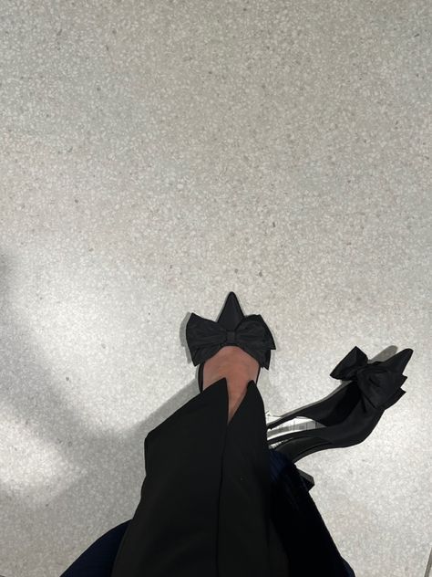 Black Bow Heels Outfit, Black Tie Heels, Bow Heels Aesthetic, Bow Pumps Outfit, Black Heels Aesthetic, Bow Heels Outfit, Black Tie Aesthetic, Black Heels Classy, Black Bow Heels