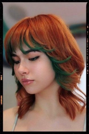 Coloured Hair Bright, Natural Ginger Hair Dye Ideas, Peach And Green Hair, Orange And Green Hair Color, Pink And Green Short Hair, Copper And Green Hair, Ginger And Green Hair, Bright Hair Colors Short, Orange Green Hair