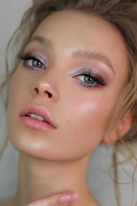 Wedding Make Up Colorful, Bridal Makeup Ideas Blue Eyes, Bridal Makeup Colorful, Makeup For Pastel Dress, Pop Of Color Bridal Makeup, Statement Eye Makeup, Pastels Fashion, Fun Bride Makeup, Sparkle Bridal Makeup