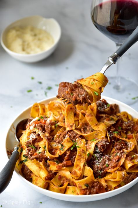 Pasta With Meat, Italian Drunken Noodles, Turkey Bolognese, Lamb Ragu, Beef Ragu, Thai Beef, Ragu Recipe, Meat Sauce Recipes, Slow Cooked Meat