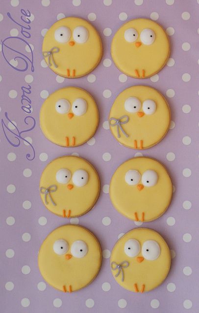 Easter chick cookies inspiration..Take a cookie of any kind and dollop some icing on for the eyes Chick Cookies, Easter Chicks Cookies, Diy – Velikonoce, Easter Sugar Cookies, Spring Cookies, Easter Baking, Easter Goodies, Easter Chick, Cookie Inspiration