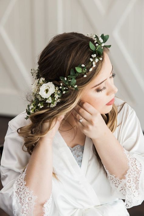 Chesca Makes Things — White and green wedding flower crown White Flower Crown Wedding, Christmas Wedding Flowers, Japanese Bride, White And Green Wedding, Evergreen Flowers, White Flower Crown, Wedding Flower Crown, Green Wedding Flowers, Rose Flower Crown