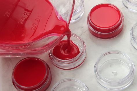 How To Make Your Own Lip Stain Lip Stain Diy, Lip Tint Diy, Natural Lip Stain, Perfect Makeup Tutorial, Lip Care Diy, Homemade Makeup, Homemade Lip Balm, Cheek Stain, Diy Lips