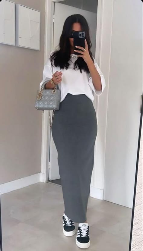 Modern Modesty Outfits, Modest Work Outfits Women, Modest Casual Outfits Summer, Skirt Outfits 2024, Dressing Modestly Christian, Modest Long Skirt Outfits, Host Outfit Restaurant, Cute Skirt Outfits For School, Classy Modest Outfits Church