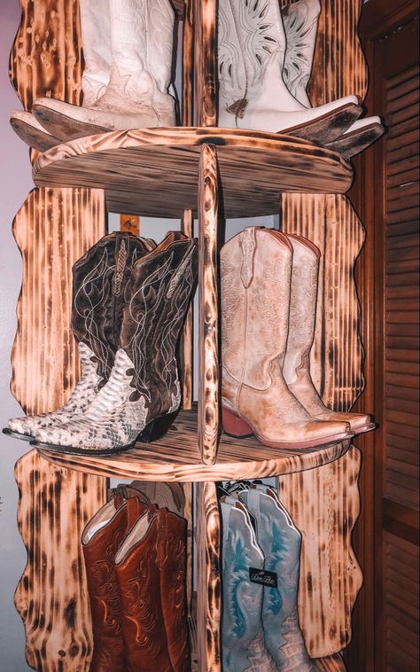 Cowboy Boot Holder, Cowgirl Boot Storage, Cowgirl Boot Organization, Western Boot Rack, Western Storage Ideas, Western Organization Ideas, Botique Interiors Ideas Western, Western Woodworking Projects, Western Shoe Rack