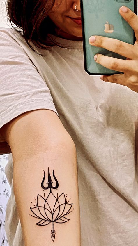 Hindu Trinity Tattoo, Minimalist Shiva Tattoo, Sanatan Tattoo Ideas, Small Mahadev Tattoo For Women, Trishul Mehndi Design, Small Trishul Tattoo Designs For Women, Shiva Tattoo For Women, Small Shiva Tattoo For Women, Lord Shiva Tattoo Design For Women