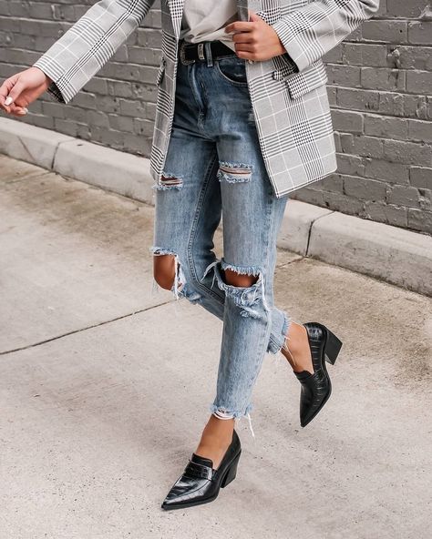 Jo Mercer, Style Loafers, Loafers Outfit, Trending Boots, London Street Style, London Street, Dinner Outfits, Heels Black, Work Attire