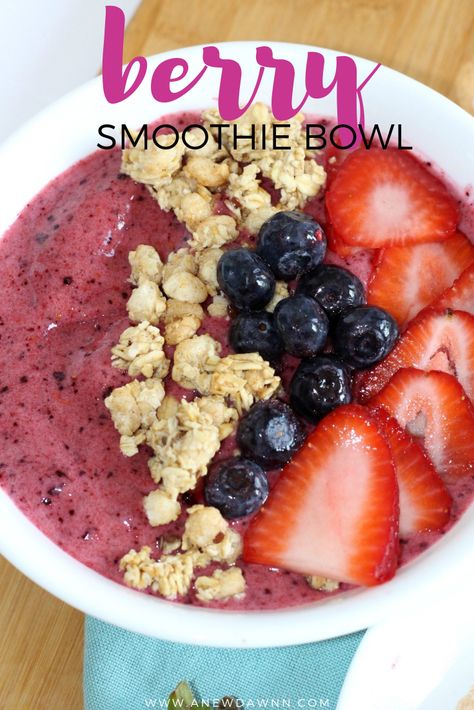 Simple Berry Smoothie Bowl Recipe #smoothie #Smoothiebowl #FruitSmoothie #Berrysmoothie Triple Berry Smoothie Bowl, Frozen Berry Smoothie Bowl, Banana Berry Smoothie Bowl, Acai Berry Bowl, Smoothie Bowl Berry, Best Smoothie, Mixed Berry Smoothie, Banana Smoothie Bowl, Breakfast And Brunch