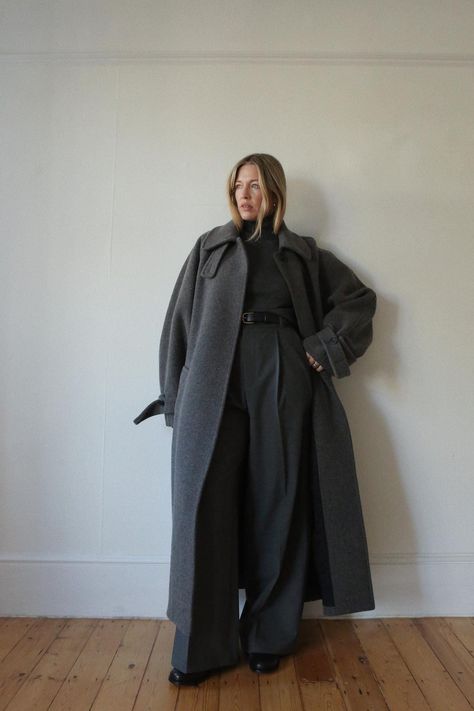 Grey Coat Outfit, Alexis Foreman, Wool Coat Outfit, Long Coat Outfit, Winter Coat Outfits, Outfit Invierno, Wool Coats, Grey Outfit, Coat Outfits