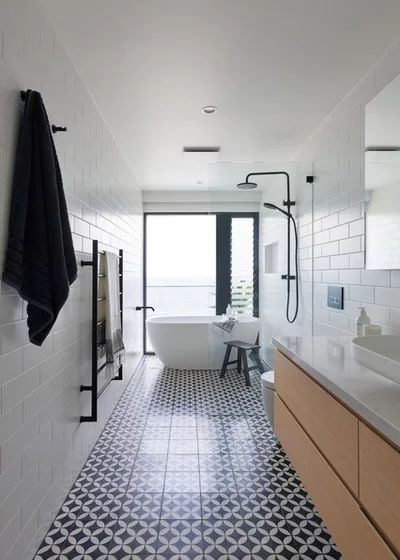 22 Small Bathrooms Perfect for a Narrow Floor Plan | Houzz Galley Bathroom Ideas, Long Bathrooms Ideas, Bathroom Layout Ideas Floor Plans, Narrow Bathroom Layout, Narrow Bathrooms, Small Narrow Bathroom, Long Narrow Bathroom, Narrow Bathroom Designs, Bathroom Layout Ideas