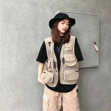 Cargo Vest Outfit, Black Tactical Vest, Vest Outfits Men, Cargo Vest, Vest Outfit, Cold Fits, Camping Outfits, Easy Trendy Outfits, Vest Outfits