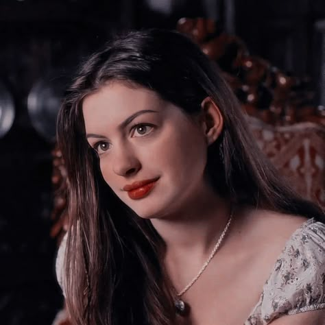 Anne Hathaway Face, Anne Hathaway Young, Ella Enchanted Movie, Anne Hathaway Movies, Peaky Blinders Oc, Medieval Faceclaims, Enchanted Movie, Bloodlines Series, Anne Hathaway Style