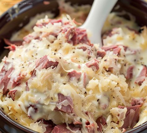 Rueben Dip Slow Cooker, Ruben Dip Crockpot, Rueben Dip, Reuben Dip Recipe, Reuben Dip, Cooking Corned Beef, Spicy Dip, Cheesy Appetizer, Chef Gordon