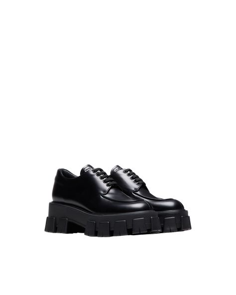 The upper of these brushed leather lace-up shoes, defined by the contrasting block sole, references Prada style from the nineties. Prada Monolith, Prada Style, Dr Shoes, Shoes Prada, Formal Shoes For Men, Mens Formal, Leather Belts, Formal Shoes, Leather Lace