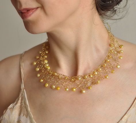 Reception Jewellery, Armlet Gold, Delicate Choker Necklace, Delicate Jewelry Necklace, Wedding Party Wear, Jewellery Wedding, Gold Necklace Indian Bridal Jewelry, Gold Pendant Jewelry, Wedding Jewellery Collection