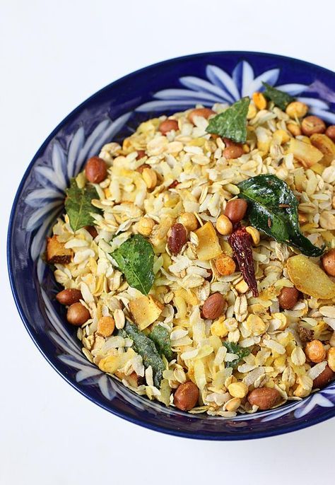 oats poha chivda Easy Oats Recipes, Breakfast Ideas Oatmeal, Breakfast Ideas Easy, How To Make Oats, Healthy Bedtime Snacks, Paneer Recipes, Indian Breakfast, Minced Meat, Chutney Recipes