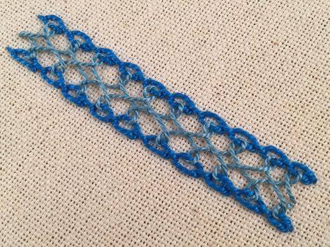 Interlaced Cable Chain Stitch by Michelle for Mooshiestitch Monday on Feeling Stitchy Cable Chain Stitch, Embroidery Borders, Embroidery Leaf, Basic Stitches, Embroidery Sampler, Hand Embroidery Patterns Flowers, Hand Embroidery Tutorial, Needlepoint Stitches, Embroidery Stitches Tutorial