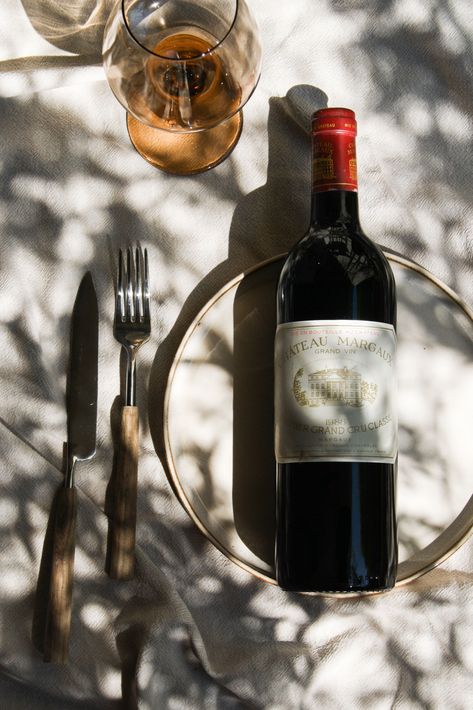 Vin Rouge Aesthetic, Wine Still Life Photography, Bottle Of Wine Aesthetic, Vin Aesthetic, Wine Shoot, Wine Bottle Photography, Wine Presentation, Ancient Wine, Wine Logo