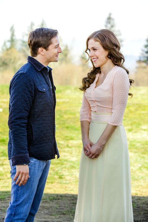 When Calls the Heart - Photos - Elizabeth's Look Elizabeth Thatcher, Janette Oke, Jack Thornton, Daniel Lissing, Erin Elizabeth, Lloyd Jones, Jack And Elizabeth, Lori Loughlin, Erin Krakow