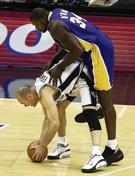 Shaquille O'neal Funny, Funny Basketball Pictures, Brazil Football Team, Nba Funny, Funny Sports Pictures, Nba Memes, Basketball Photography, Basketball Funny, Nba Pictures