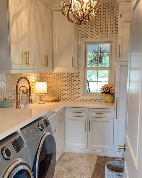 Elegant Laundry Room, Pantry Laundry Room, Pantry Laundry, Dream Laundry Room, Laundry Room Layouts, Laundry Room Renovation, Laundry Room Shelves, Laundry Room Ideas, Modern Laundry Rooms