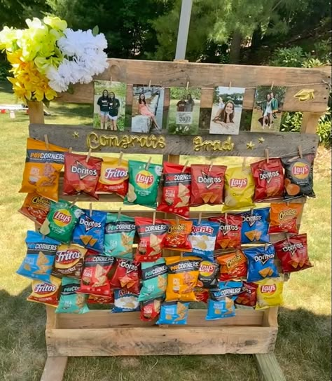 Chips On Pallet, Chip Station Party, Chips For Party Display, Chip Station Wedding, Potato Chip Display For Party, Bag Chips Display For Party, Chip Bag Display For Party, Chip Holder For Party, Diy Chip Bag Display Stand