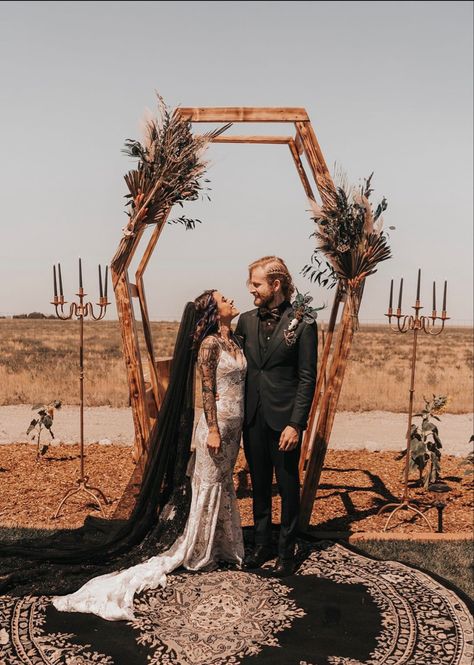 Gothic Bride Gifts, Dark Beach Wedding Theme, Gothic Woods Wedding, Western Halloween Wedding, Coffin Archway Wedding, Yallternative Wedding Ideas, Punk Wedding Decor, Coffin Wedding Arch, Gothic Backyard Wedding