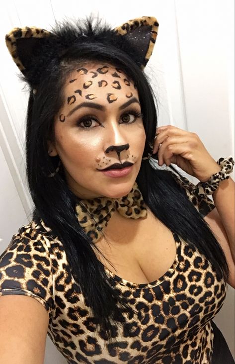 Leopard Face Makeup, Leopard Face Paint, Leopard Halloween, Leopard Makeup, Makeup For Halloween, Leopard Costume, Halloween Duos, Halloween Group, Leopard Face